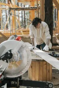 Montage kit pergola bois en pin lamellé-collé à poser soi-même