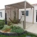 Pergola bois à Saint-Avaugourd-des-Landes (85) réalisée avec un kit Cover Green - vue 1