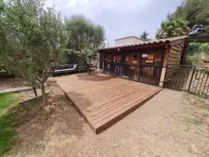 Terrasse en bois à Aubagne (13) réalisée avec un kit Cover Green