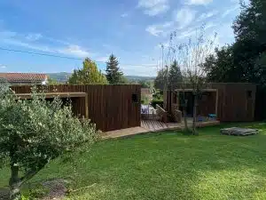 Terrasse en bois à Éclose-Badinières (38) réalisée avec un kit Cover Green